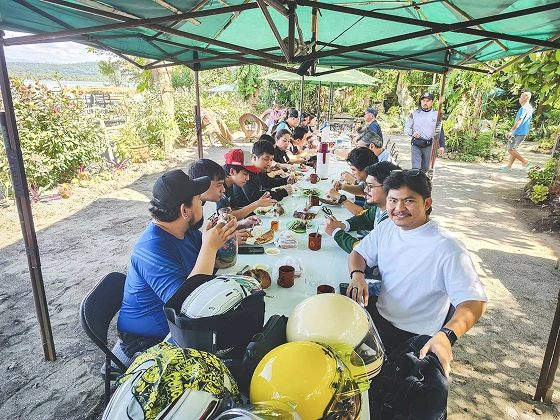RBL members sharing a meal during Tambike